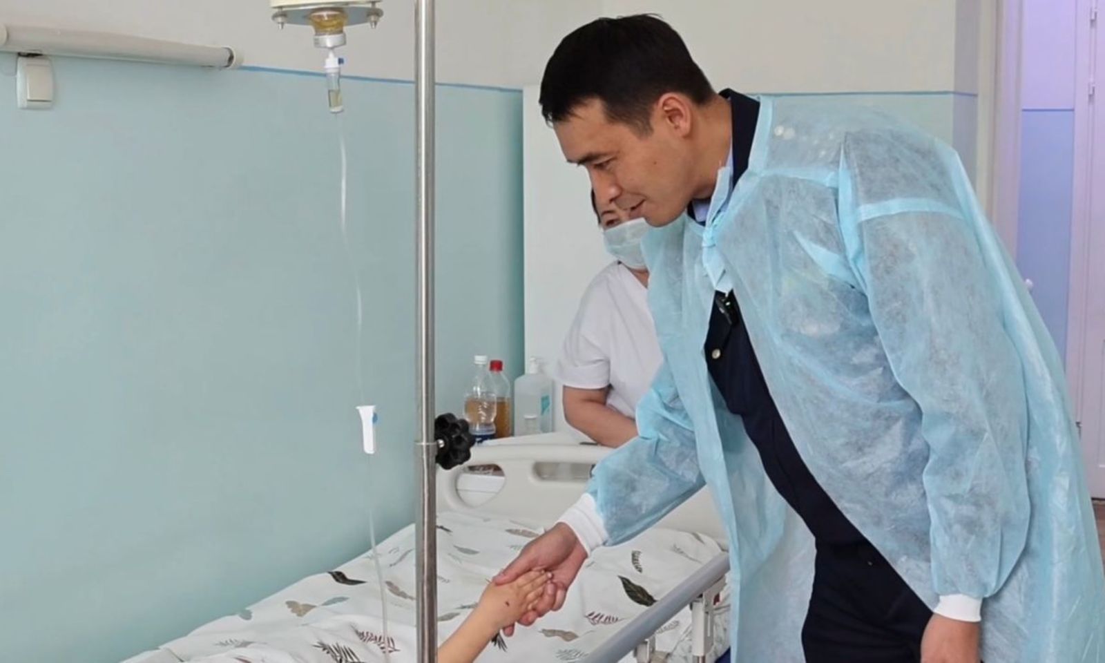 Бишкекте иттер кол салган баланын абалы турукташты