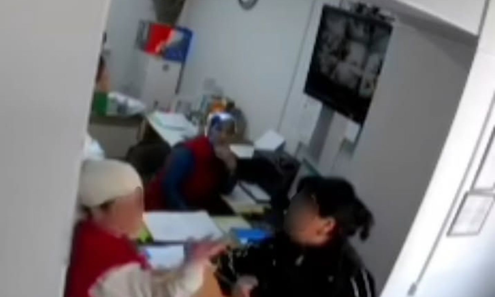 Ошто мугалим менен ата-энеге кылмыш иши козголду