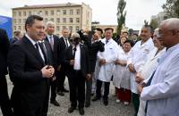 Кыргызстанда дарыгерлердин айлыгы 100 пайызга көтөрүлөт