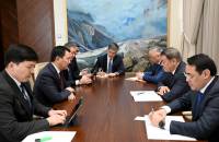 Кыргызстан менен Казакстан кызматташууну күчөтүүгө ниеттенүүдө