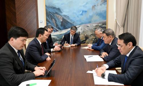 Кыргызстан менен Казакстан кызматташууну күчөтүүгө ниеттенүүдө