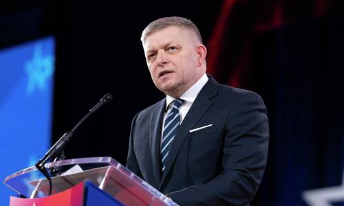 Фицого каршы иликтөө: Украинага жардам токтотуу чечими талкуу жаратууда