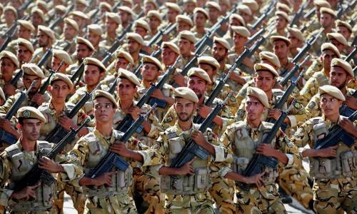 Иран коргонуу чараларын күчөтүп, массалык мобилизация жарыялады