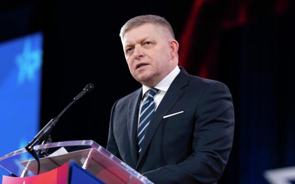 Фицого каршы иликтөө: Украинага жардам токтотуу чечими талкуу жаратууда