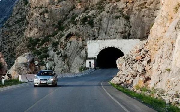 Ош: Жаңы төшөлгөн жолдун сапатына текшерүү жүргүзүлдү