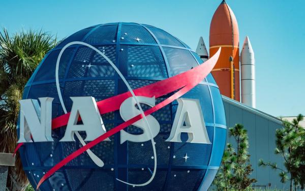 NASA “Artemis-2” миссиясын ишке киргизди: экипаж Айды айланып кайтып келет