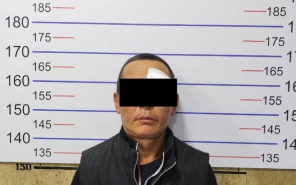 Бишкекте адамга оор залал келтирүү фактысы боюнча шектүү кармалды