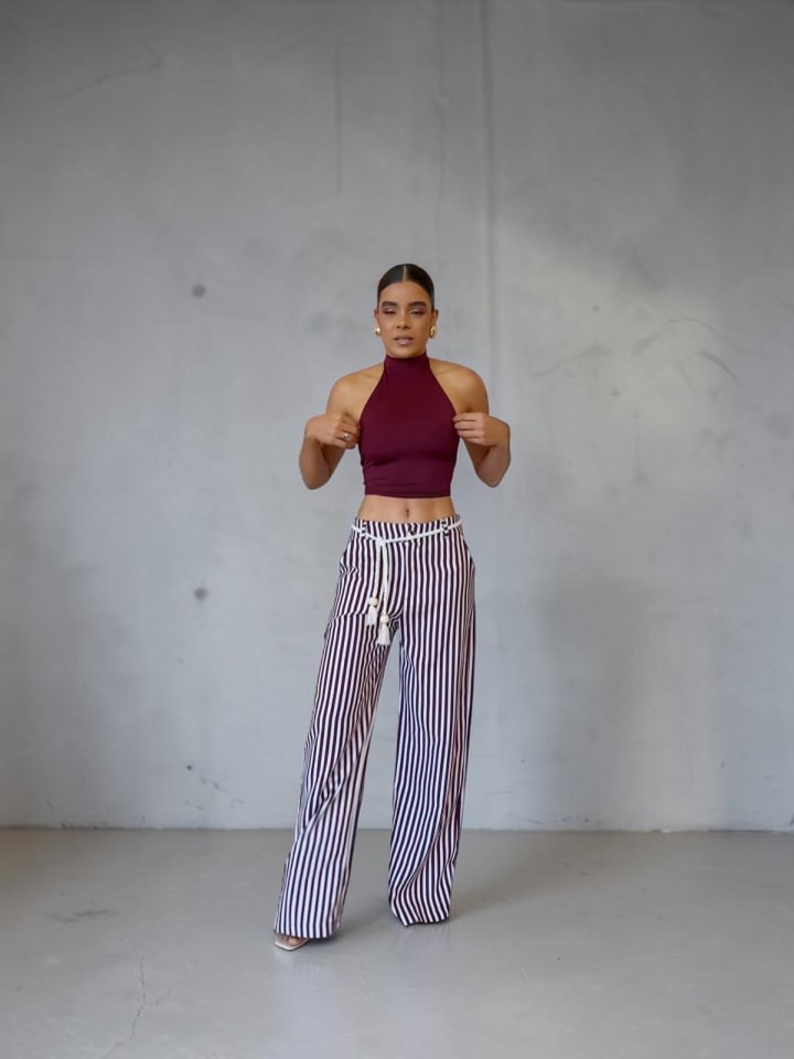CALÇA LISTRA BORDÔ + BLUSA FRENTE ÚNICA
