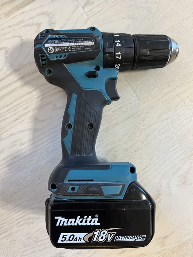 Makita akkuporakone DHP483