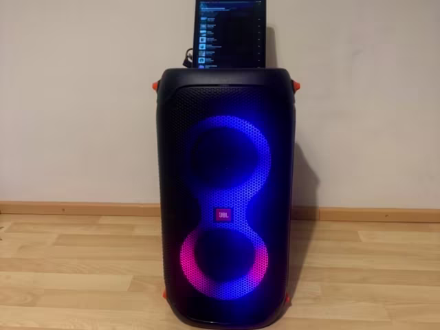 Vuokraa jbl 110 partybox ja karaoke-setti