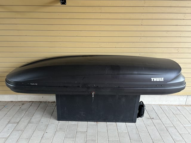 Thule Pacific 700 suksiboksi