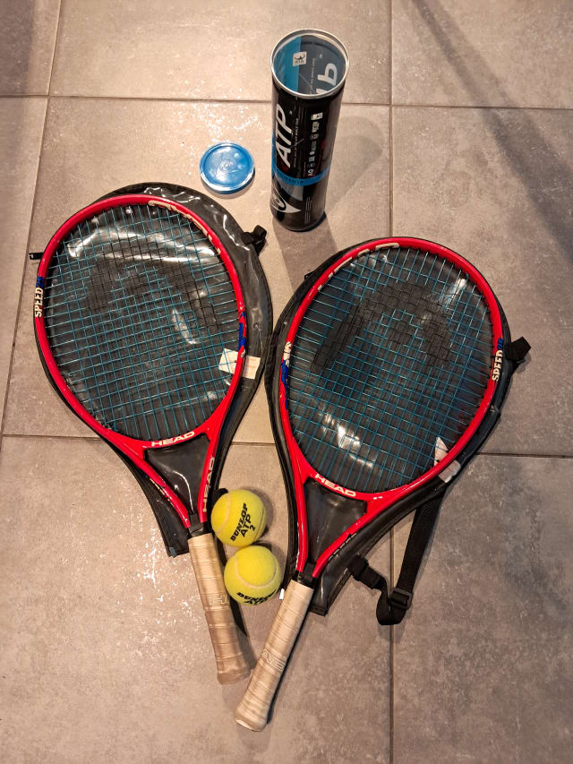 Tennismailat 2kpl ja 2 palloa