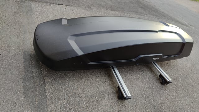 Thule iso ja pitkä suksiboksi