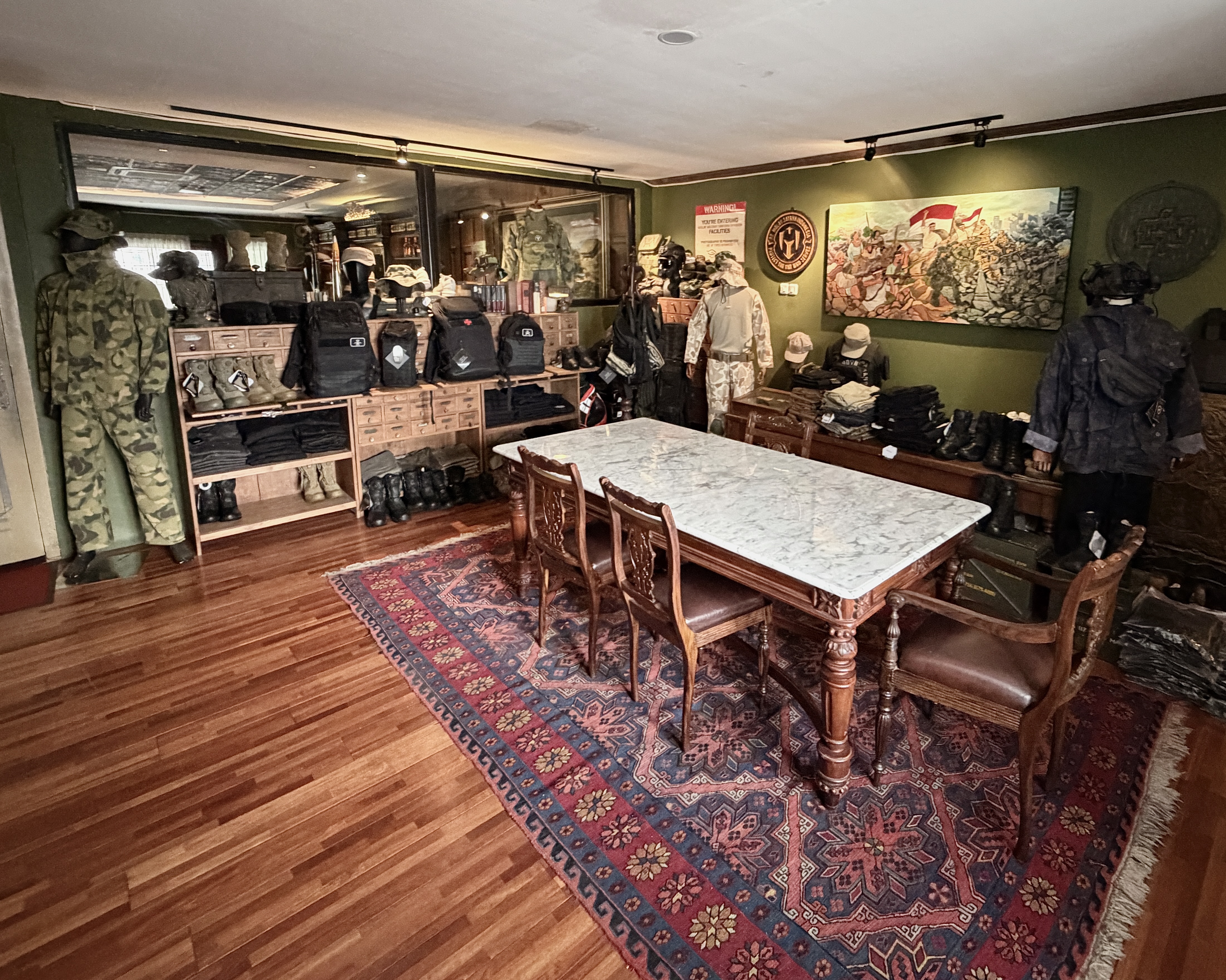 Toko Molay Tactical di Jalan Wijaya I, Kebayoran Baru