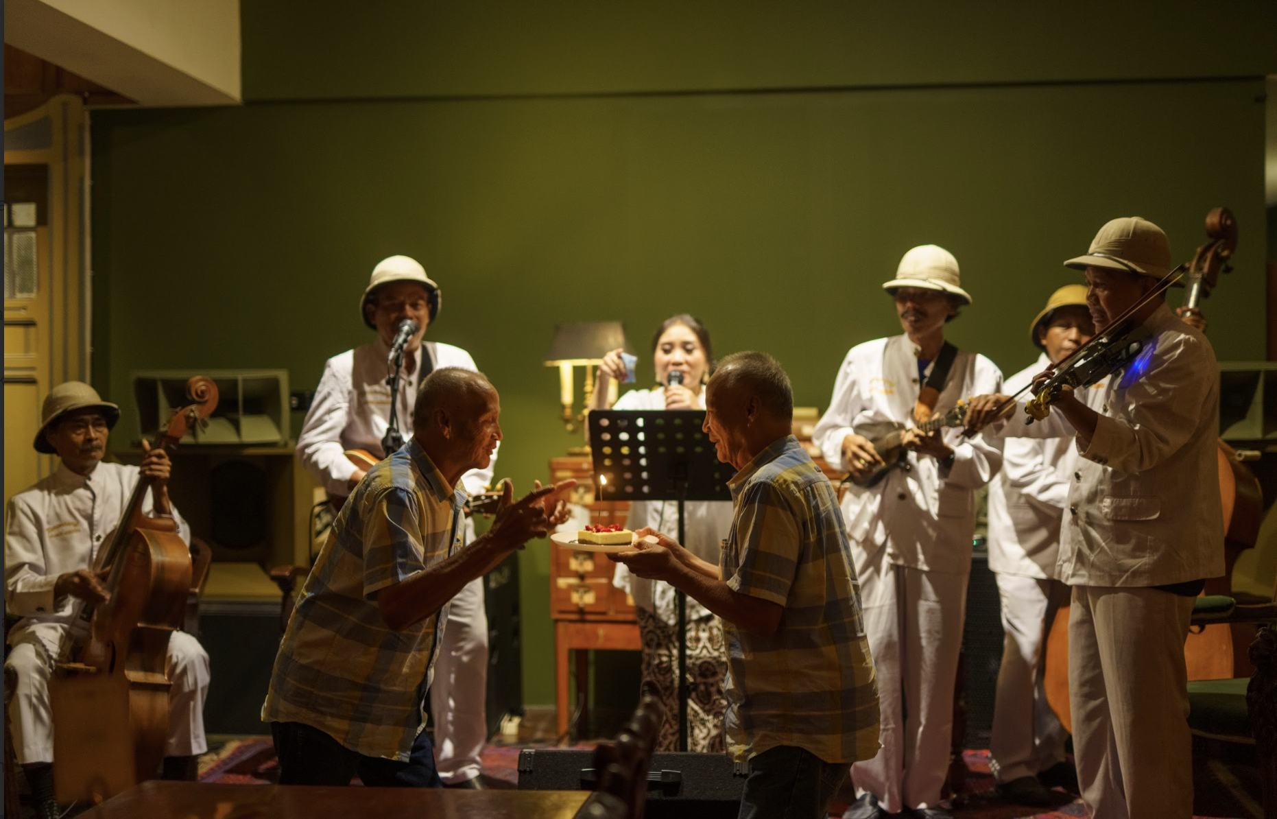 Kamis Krontjong Kumpeni — Orkes Gambir Merdeka