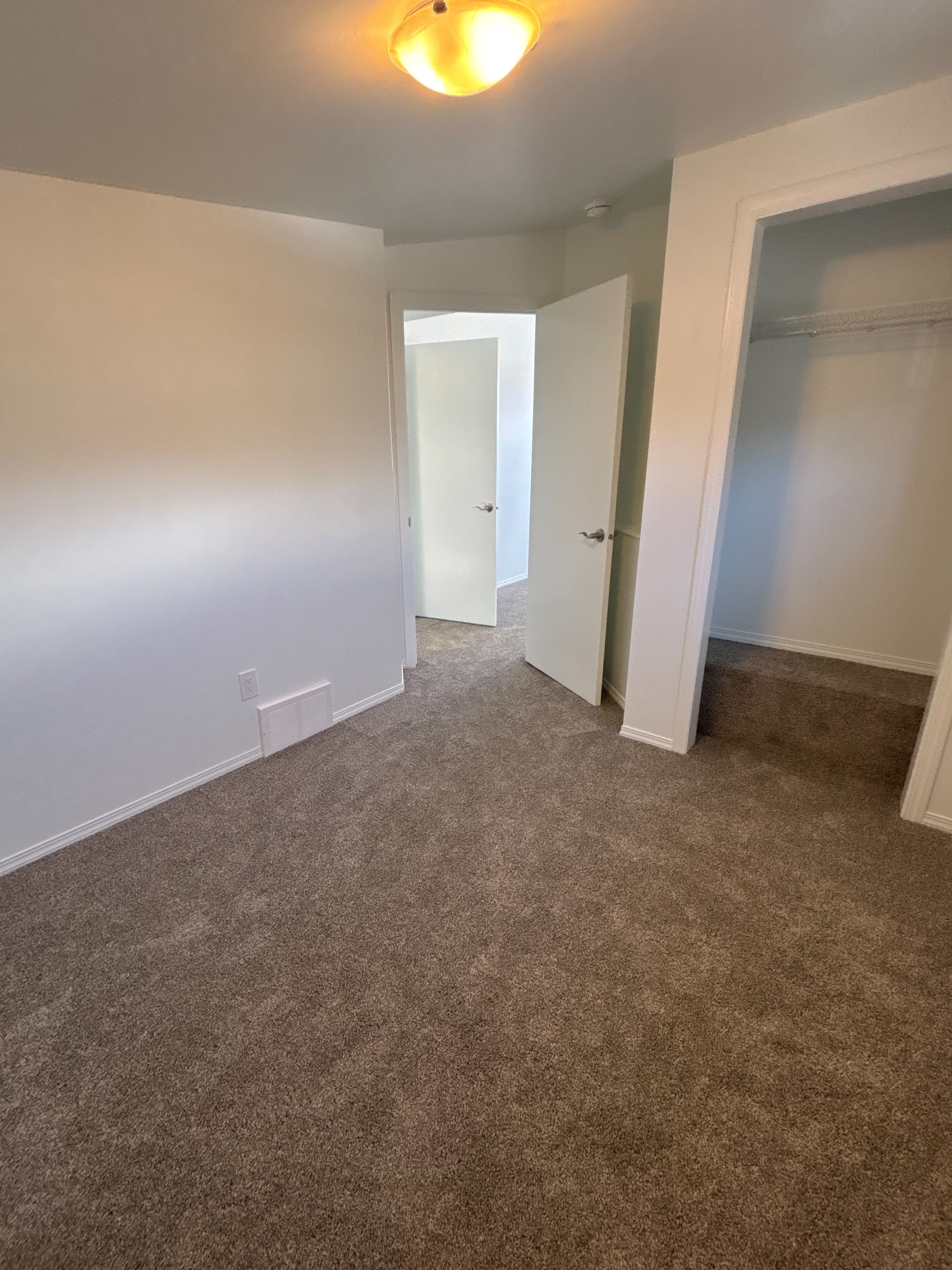 1 Month Free– 2 Bedroom Upper Suite– Bellevue, Edmonton thumbnail 16