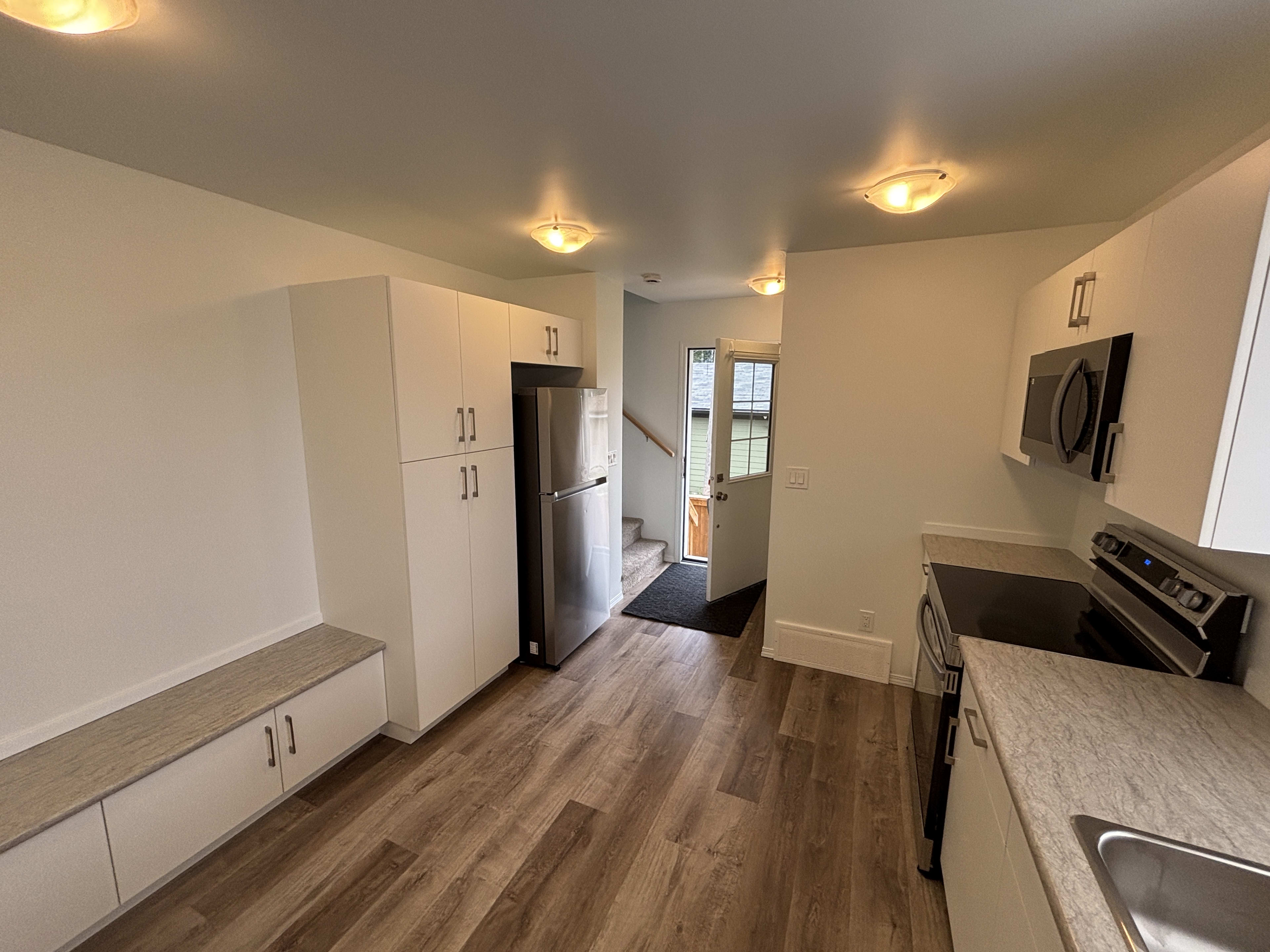 1 Month Free– 2 Bedroom Upper Suite– Beacon Heights, Edmonton thumbnail 5