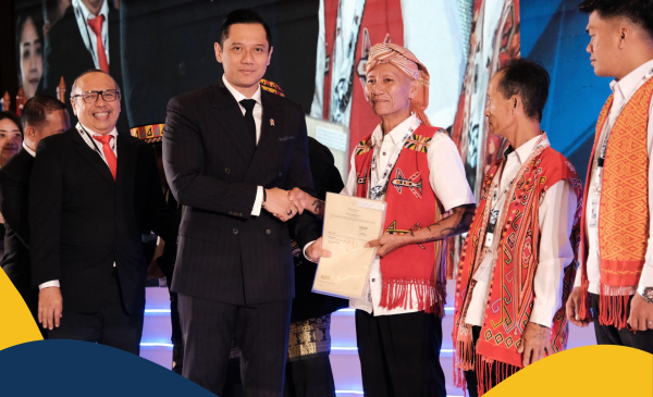 Terima Sertipikat dari Menteri AHY, Masyarakat Hukum Adat di Kapuas Hulu: Ini Penting bagi Keberlangsungan Kami