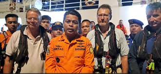 Tim SAR Evakuasi Tiga WNA Inggris dari Perairan Suralaya