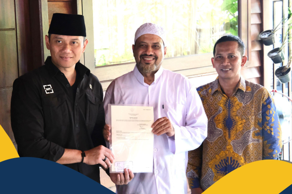 Menteri AHY Serahkan Puluhan Sertipikat Tanah Wakaf di Pasuruan, dari Sertipikat Yayasan Milik Habib Taufiq Assegaf hingga Musala Berusia 112 Tahun