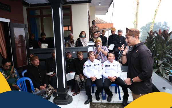 Serahkan Sertipikat Tanah Elektronik bagi Masyarakat di Kawasan Taman Nasional Bromo, Menteri AHY Harapkan UMKM Pariwisata Berkembang