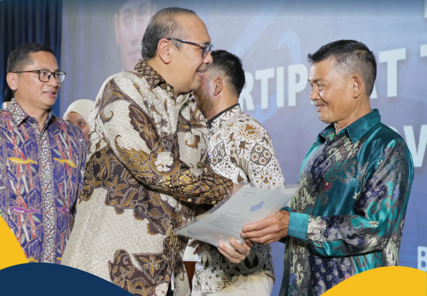 Sekjen Kementerian ATR/BPN Serahkan 3.256 Sertipikat Tanah bagi Masyarakat Jawa Barat: Minimalisir Sengketa dan Persempit Ruang Gerak Mafia Tanah