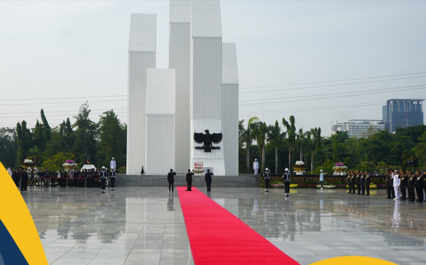 Beri Penghormatan kepada Para Pahlawan Bangsa, Menteri Nusron dan Wamen Ossy Ikuti Upacara Peringatan Hari Pahlawan