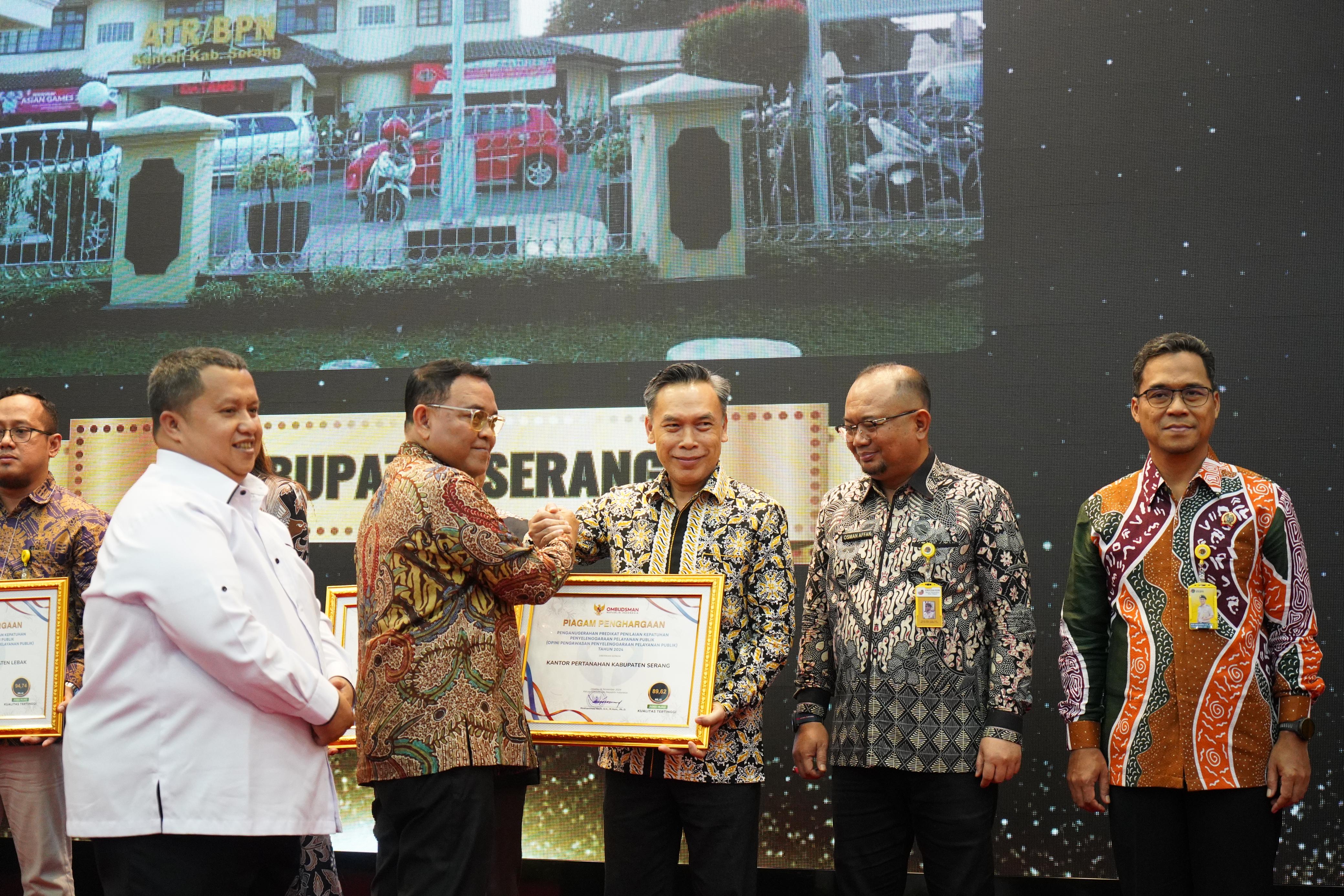 KANTOR PERTANAHAN KABUPATEN SERANG RAIH PENGANUGERAHAN PREDIKAT PENILAIAN KEPATUHAN PENYELENGARAAN PELAYANAN PUBLIK TAHUN 2024