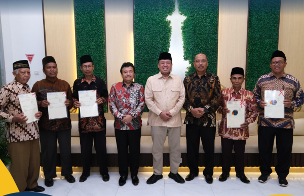 Serahkan Sertipikat Wakaf di Kanwil BPN Provinsi D.I. Yogyakarta, Menteri Nusron Gandeng Organisasi Keagamaan untuk Percepat Pendaftaran Tanah Wakaf