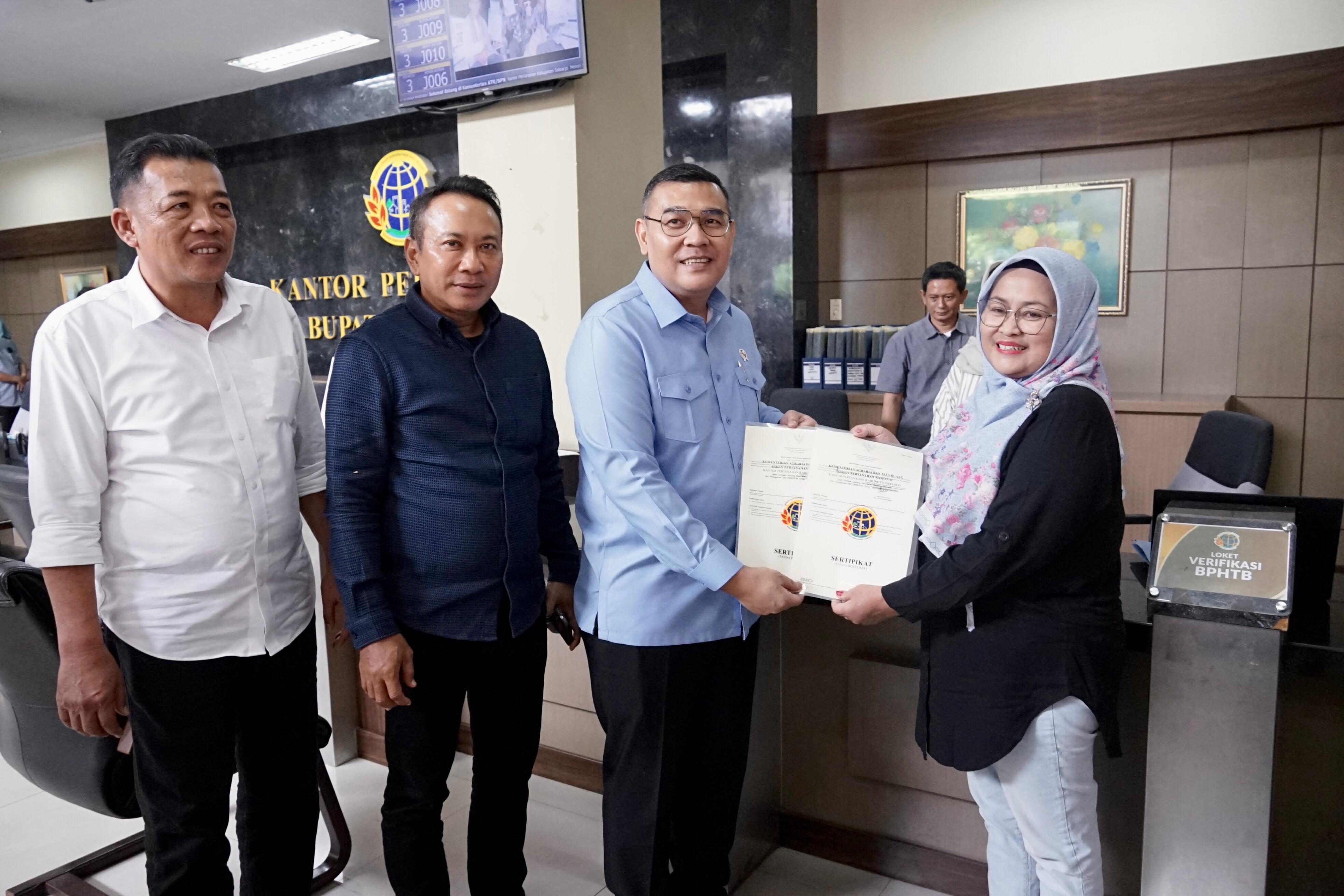 Tinjau PELATARAN di Kantah Kabupaten Sidoarjo, Wamen Ossy: Peningkatan Layanan Pertanahan kepada Masyarakat