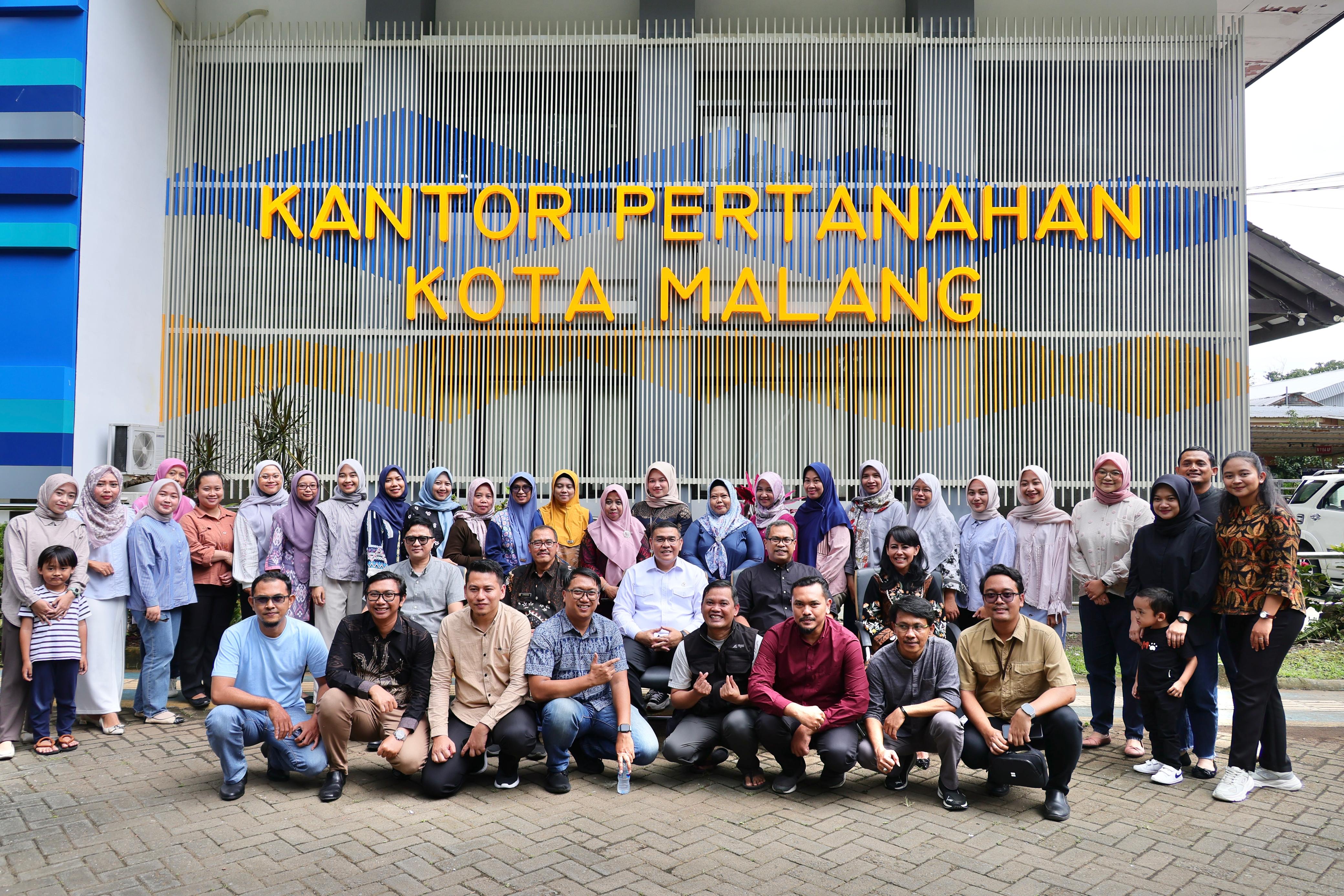 Tinjau PELATARAN di Kantah Kota Malang, Wamen Ossy Ingatkan Kewajiban Seluruh Jajaran untuk Berikan Pelayanan Terbaik kepada Masyarakat