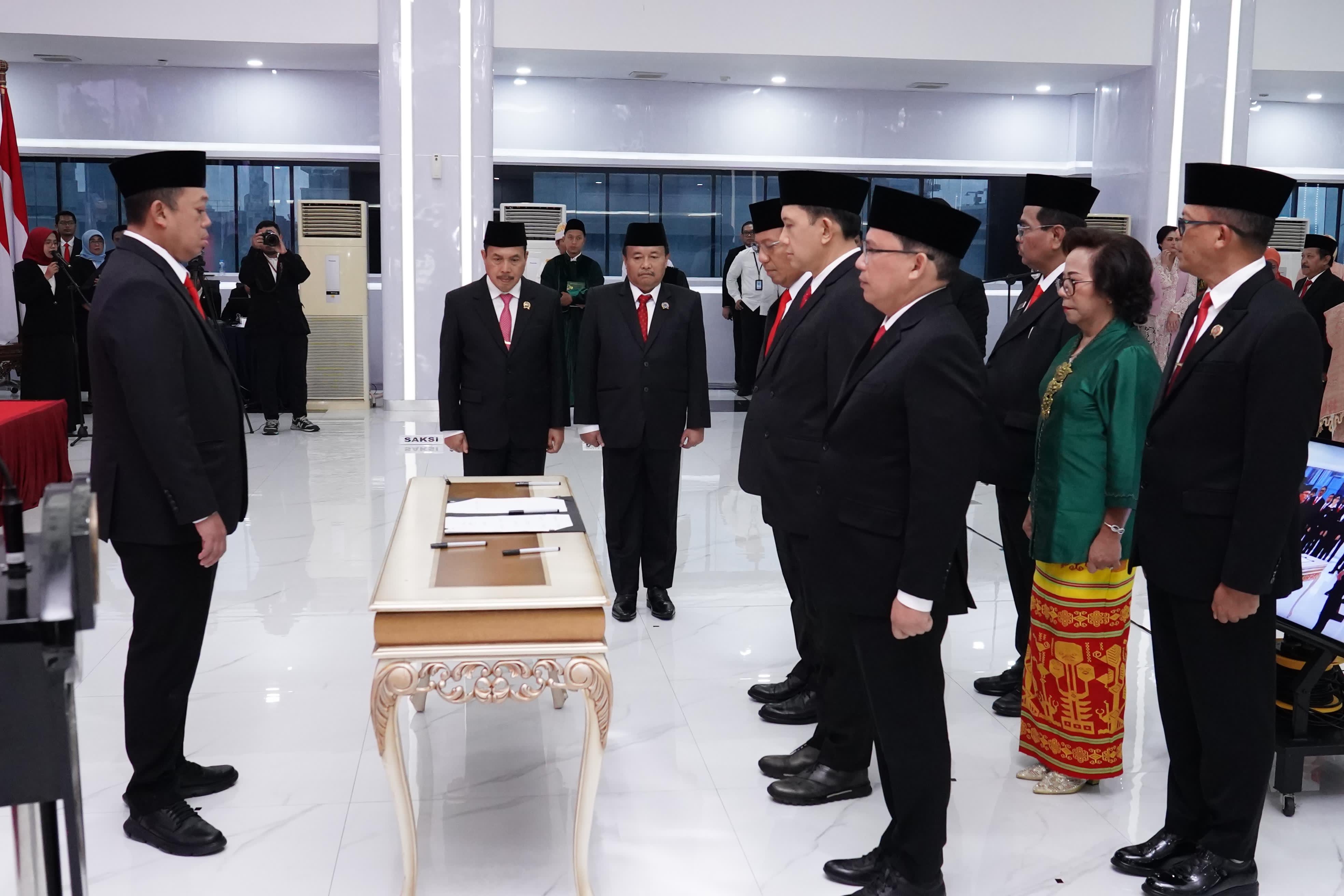 Lantik Pejabat Struktural dan Fungsional, Menteri Nusron Tegaskan Jalankan Amanat Sebaik-baiknya