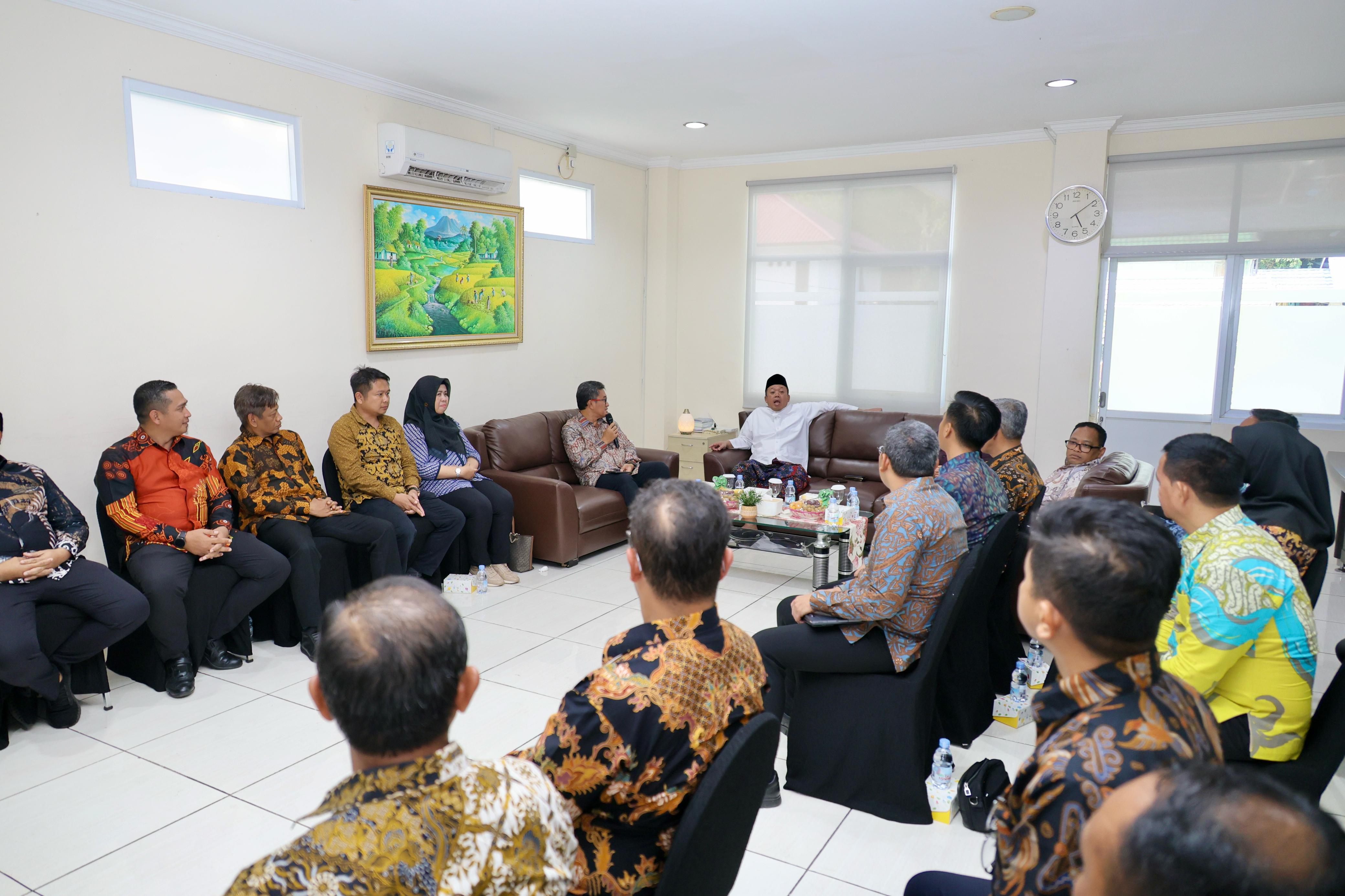 Berikan Pengarahan di Kantor Pertanahan Kota Balikpapan, Menteri Nusron Minta Jajarannya Inventarisasi Tanah Terindikasi Telantar