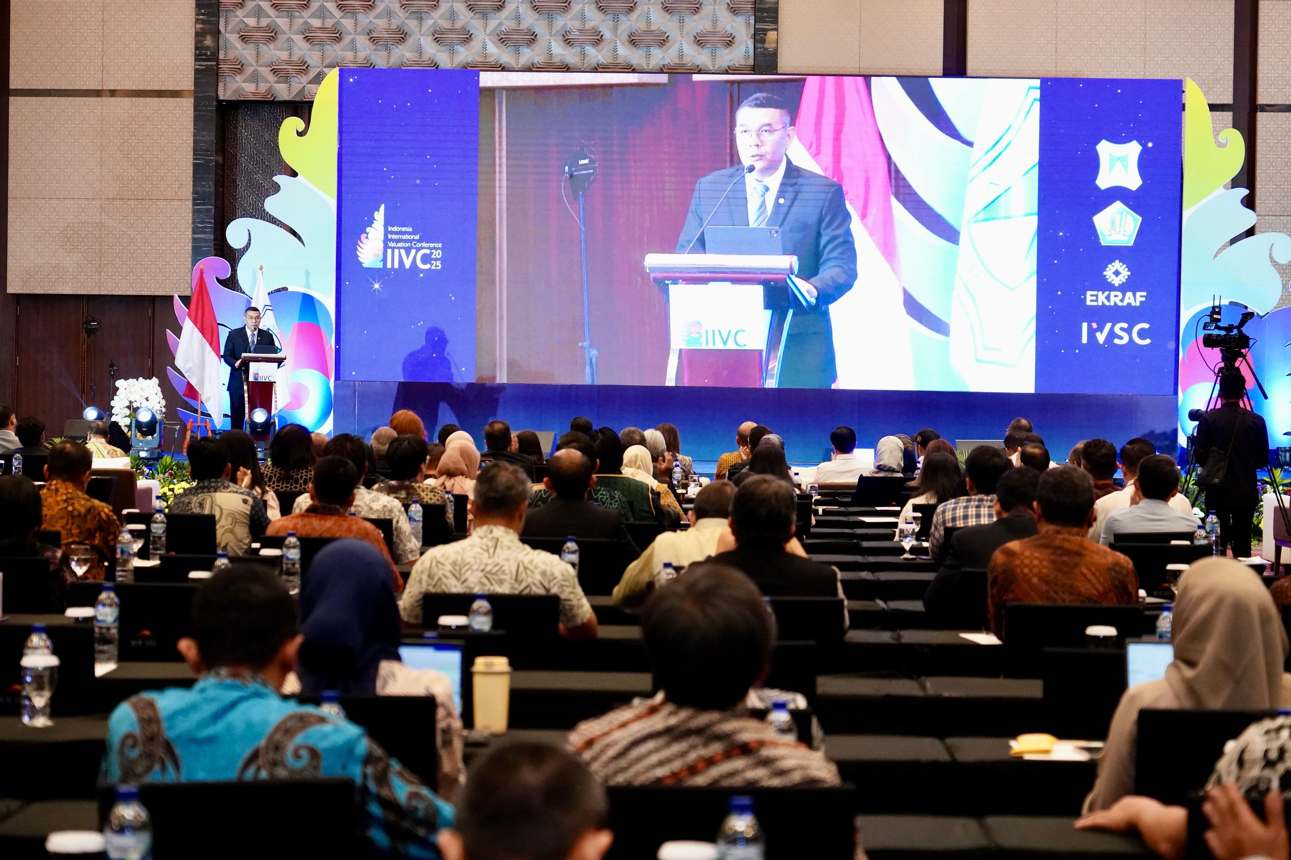 Bicara di Indonesia International Valuation Conference, Wamen Ossy Tegaskan Proses Pengadaan Tanah Prioritaskan Keberlanjutan Hidup Masyarakat