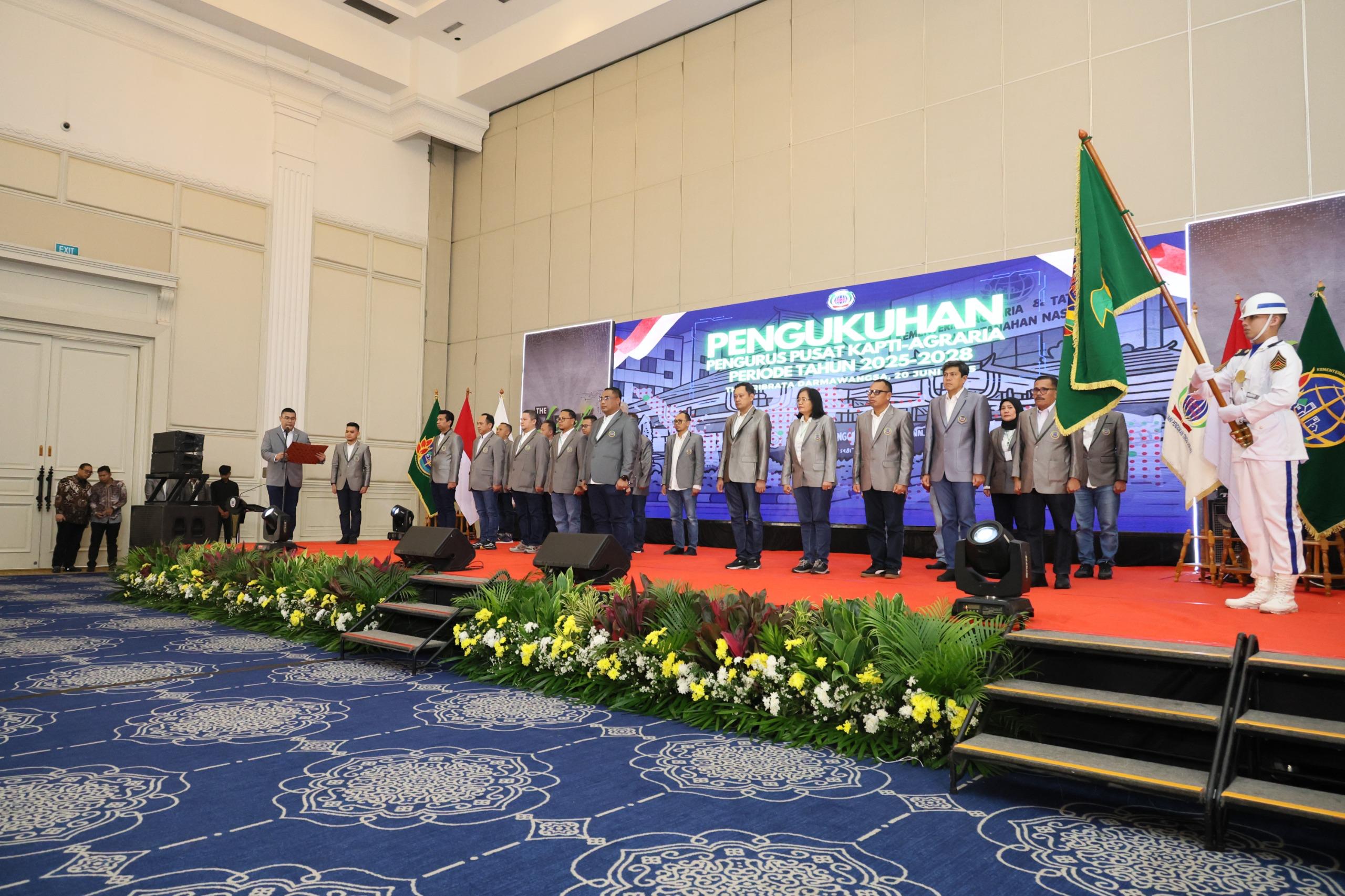 Pengukuhan PP KAPTI-Agraria 2025-2028, Menteri Nusron Tekankan Pentingnya Kontribusi dalam Transformasi Pelayanan Kementerian ATR/BPN
