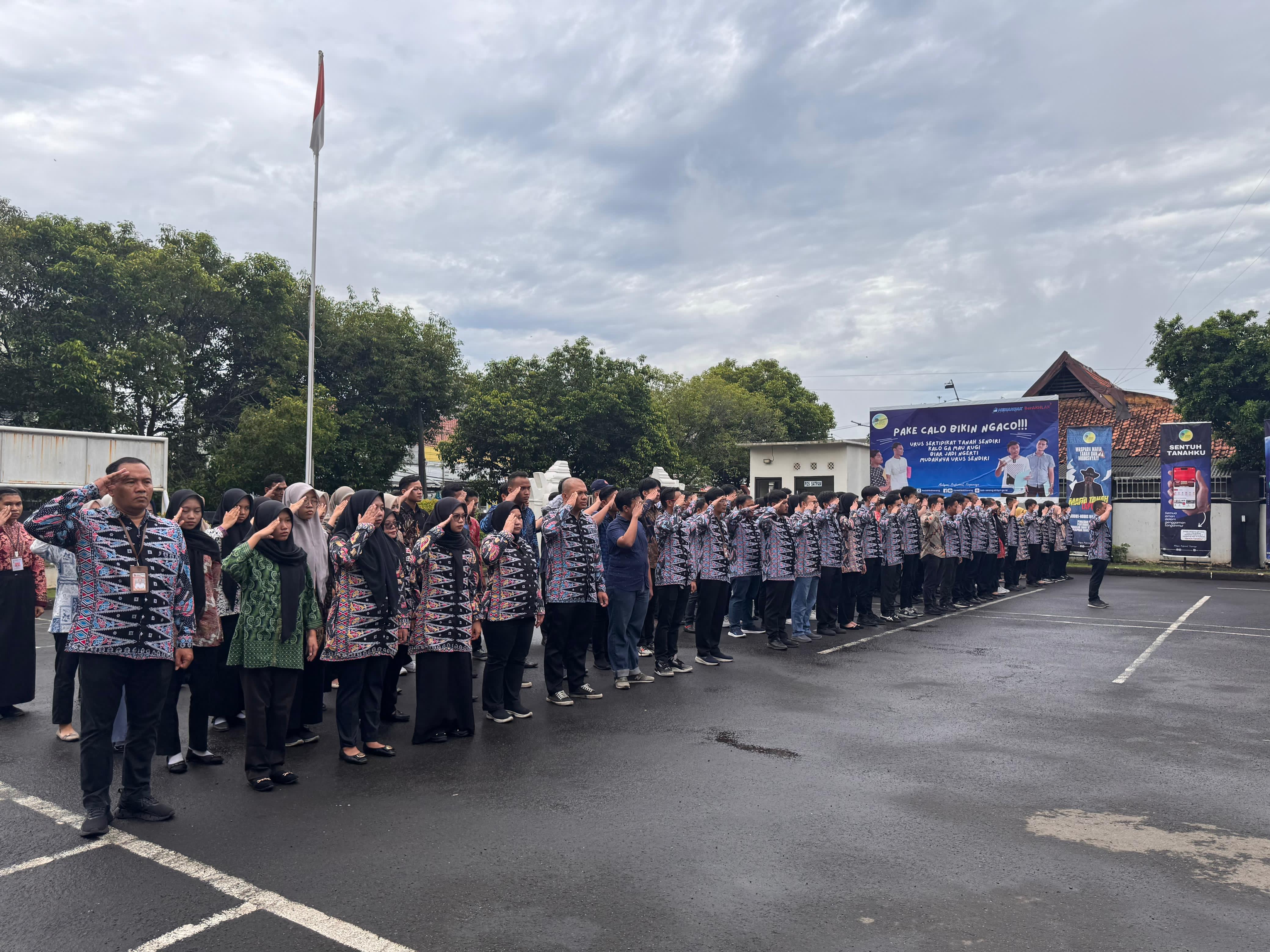 MENJAGA KEDISPLINAN PEGAWAI KANTOR PERTANAHAN KABUPATEN SERANG GELAR APEL PAGI SETIAP SENIN DAN KAMIS