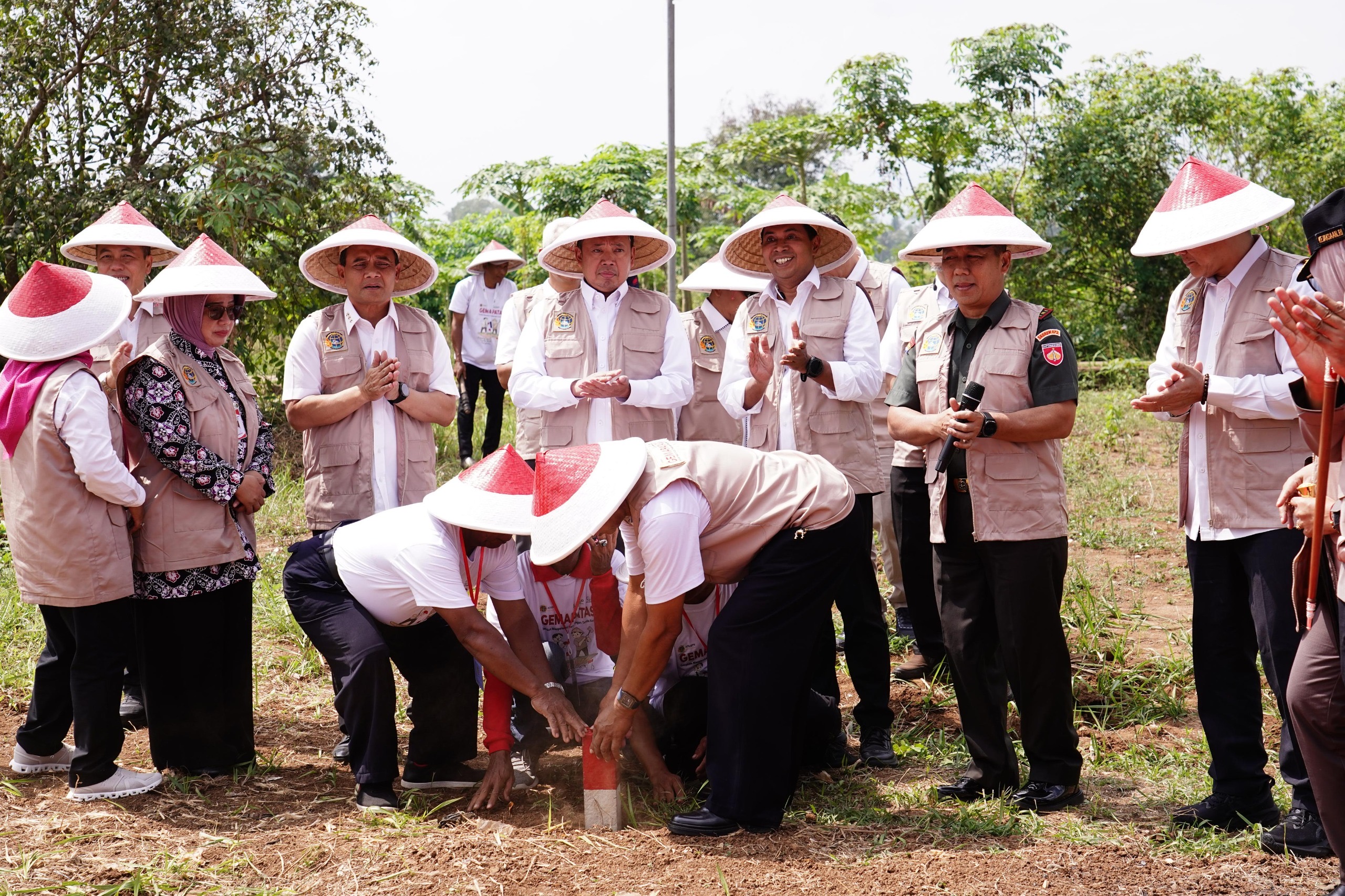 Di Momen Pencanangan GEMAPATAS 2025, Menteri Nusron: Semua Masyarakat Wajib Pasang Patok