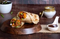 Schezwan chicken mini roll