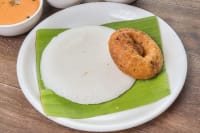 Thatte idli [1piece] + uddina vada [1piece] combo