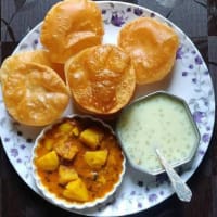 Puri Bhaji (4 Pcs)