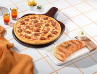 Tandoori Chicken Pizza [Big 10"] + Garlic Bread & Cheesy Dip