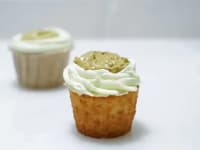 Pistachio Delight Crocante Cupcake (Pack Of 2)