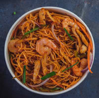 Schezwan Hakka Noodles [Serves 1- 2]