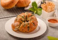 Pull-Apart Cheesy Garlicky Bagel