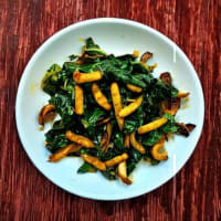 Crispy spinach baby corn