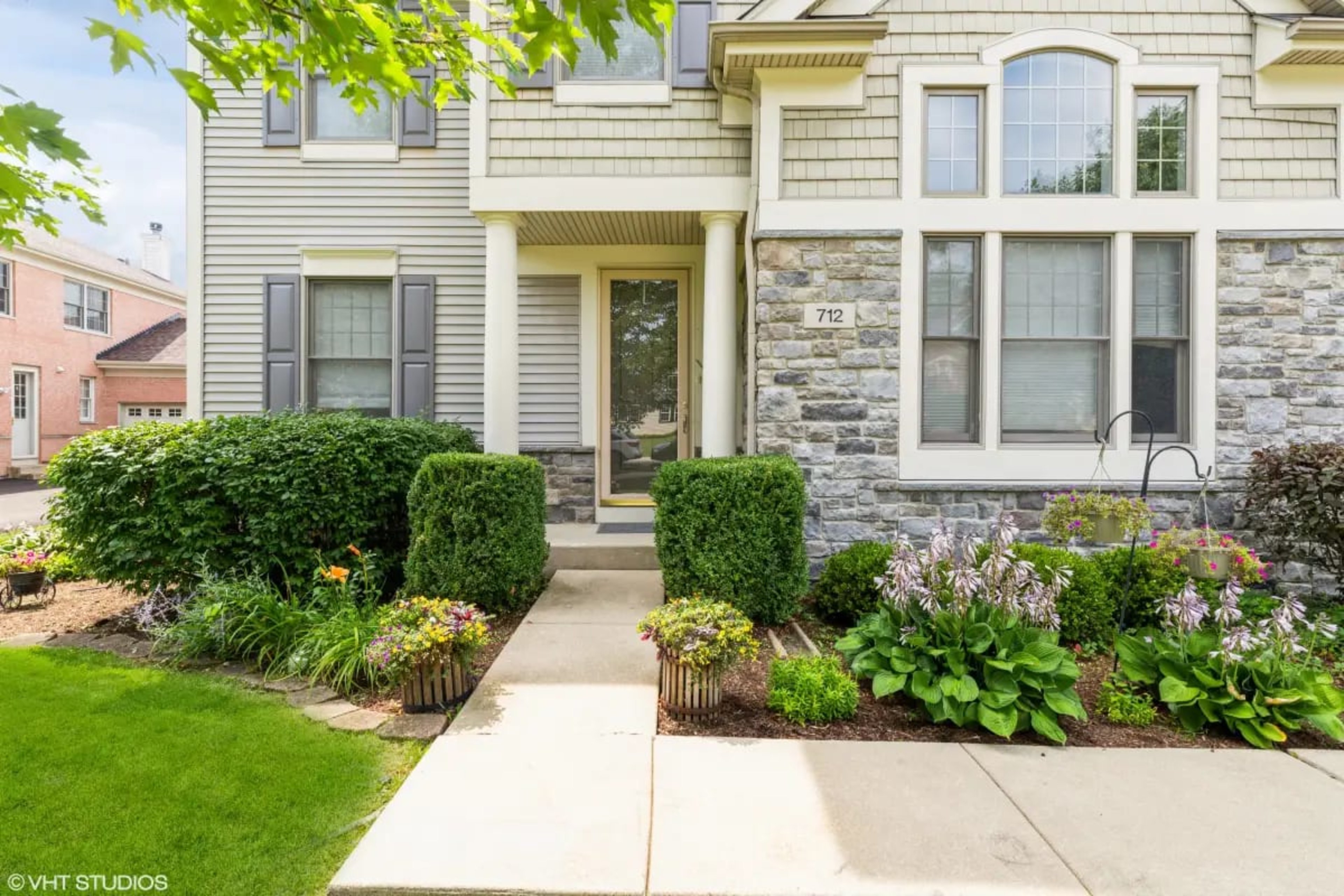 Front view 713 pfingston glenview il