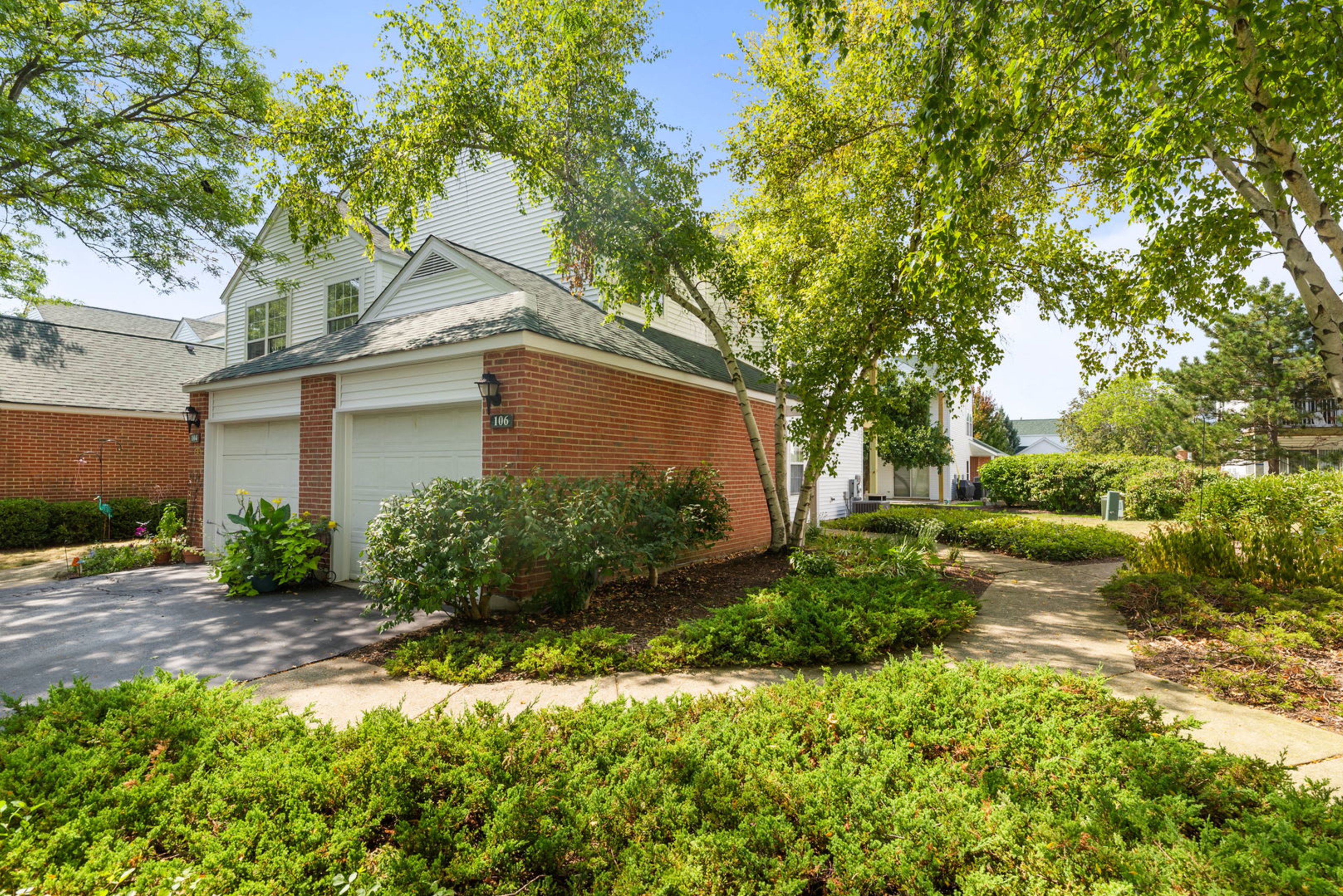 106 Woodbury, Lake Bluff — sold