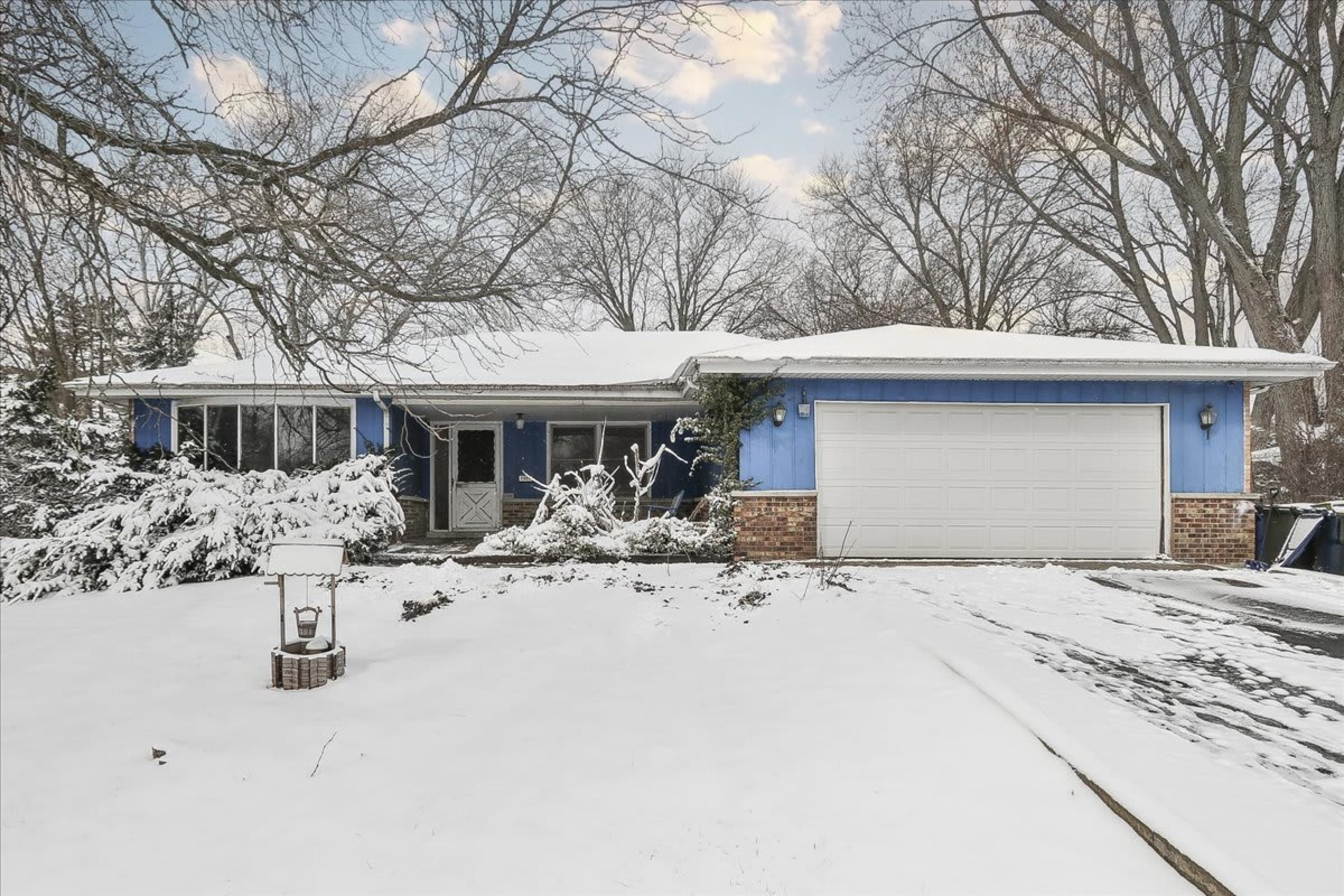 1326 Summit Drive, Schaumburg