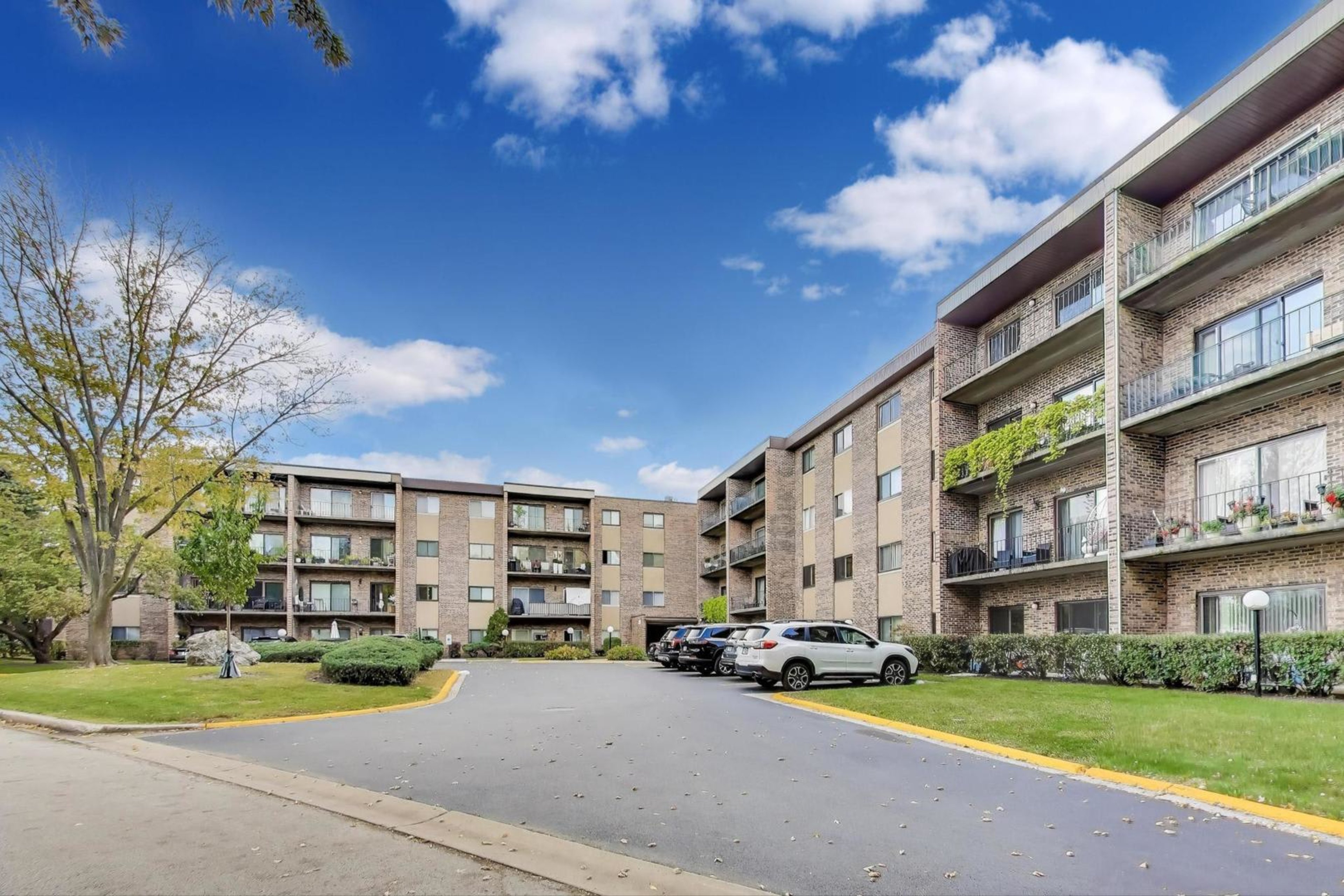 725 Huntington Commons