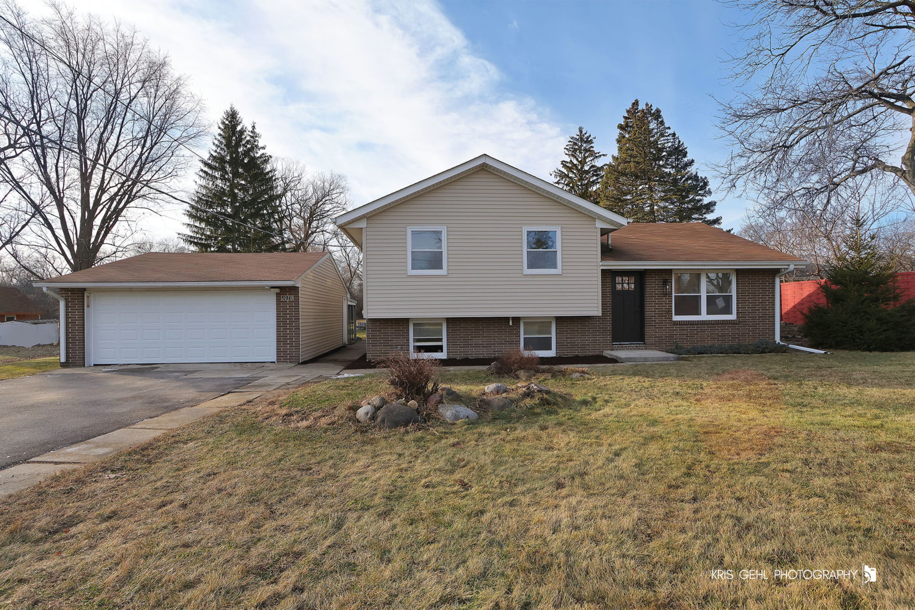 1070 Belle Plaine